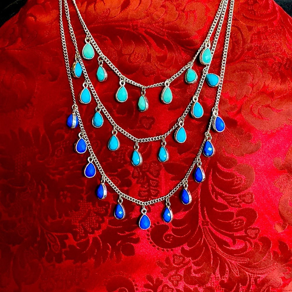 💙Premier design 3 tiered necklace. Light turquoise & colbolt blue.